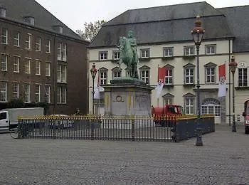 Apartment-Hotel Am Rathaus Dusseldorf 2*,